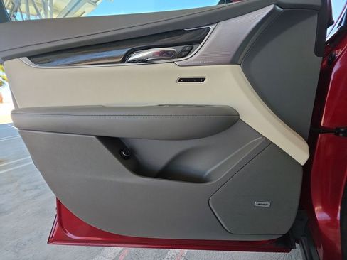 Used 2021 Cadillac XT6 Premium Luxury image 23