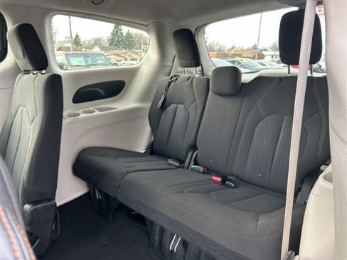Used 2017 Chrysler Pacifica LX image 20