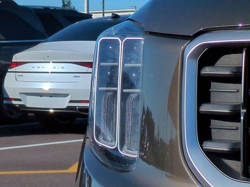 Used 2023 Kia Telluride SX image 9