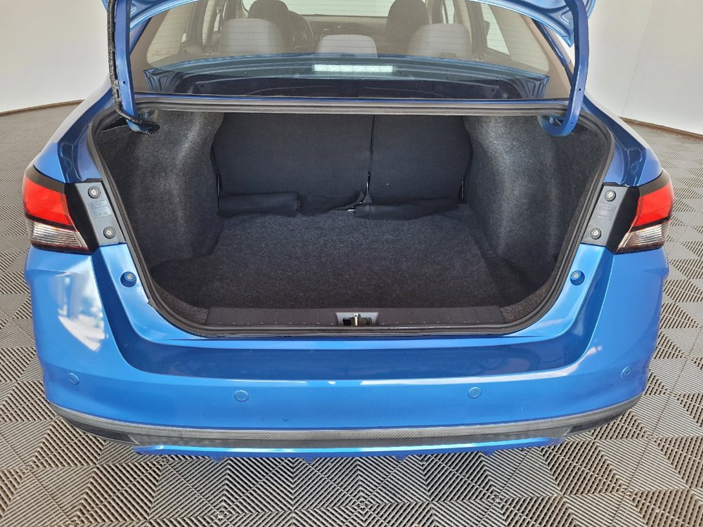 Used 2021 Nissan Versa SR FWD image 29