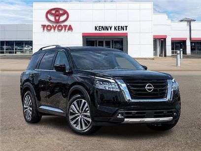 Used 2025 Nissan Pathfinder Platinum w/ Black Appearance Package