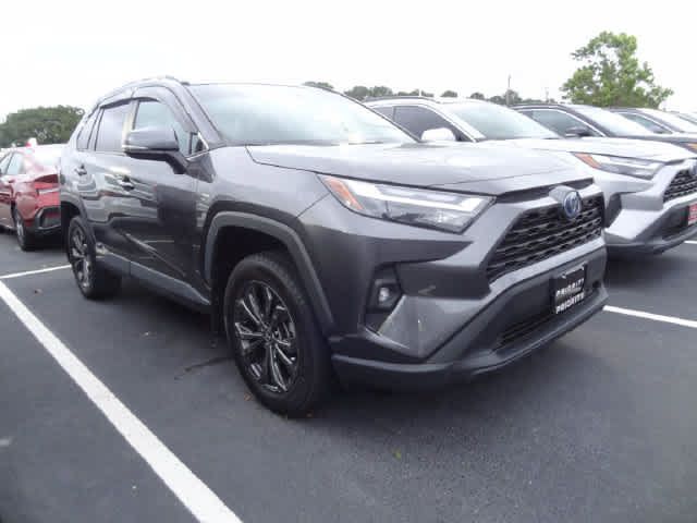 Used 2022 Toyota RAV4 XLE Premium AWD/4WD image 3