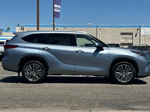 Used 2022 Toyota Highlander Platinum AWD/4WD image 8