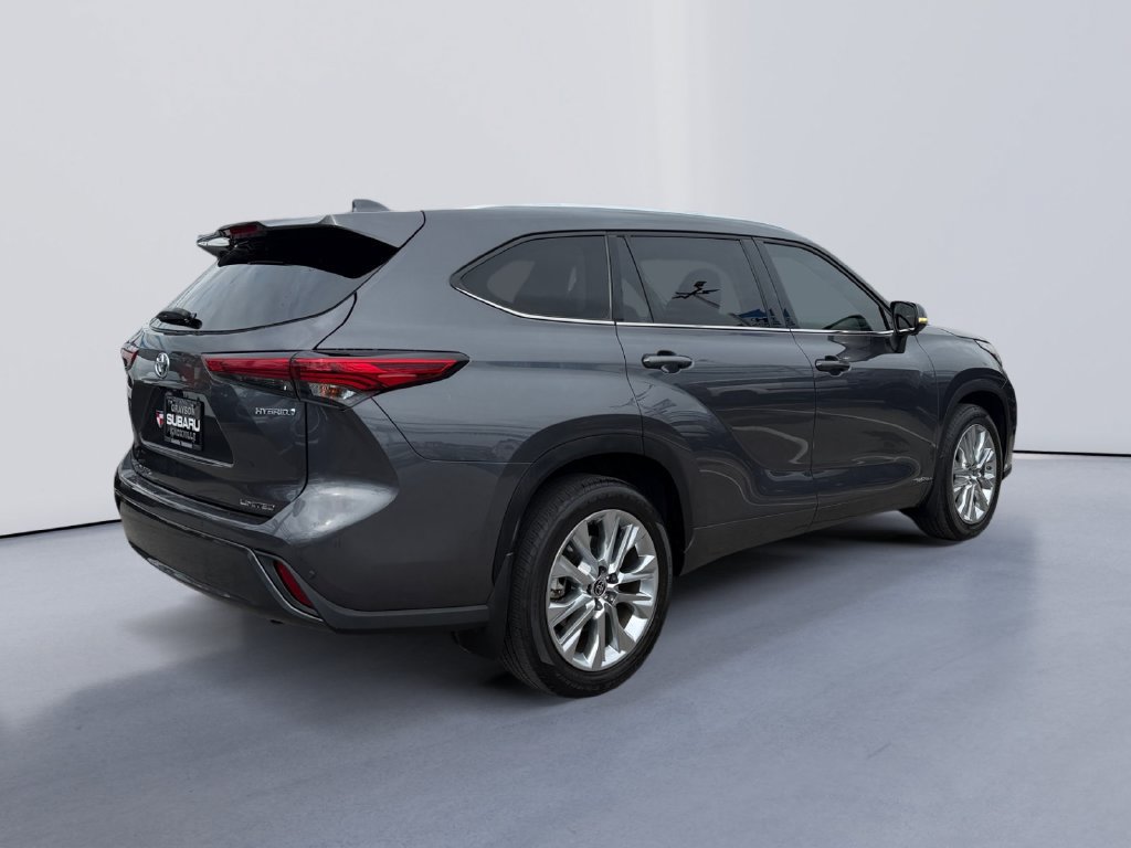 Used 2023 Toyota Highlander Limited AWD/4WD image 3