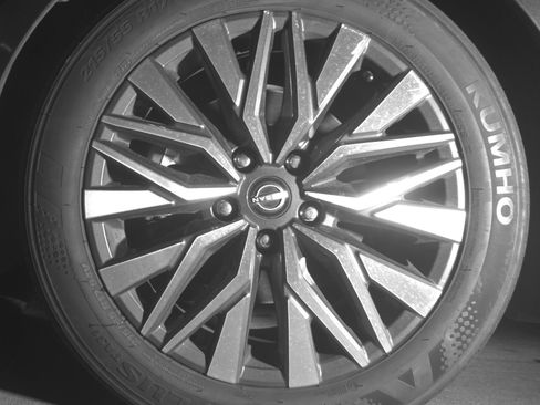 Used 2025 Nissan Altima 2.5 SV FWD image 12