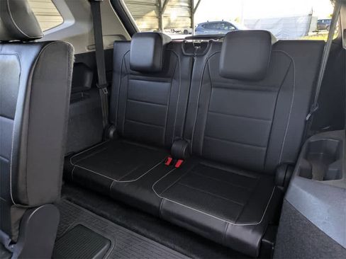 Used 2021 Volkswagen Tiguan SE w/ Panoramic Sunroof Package image 16