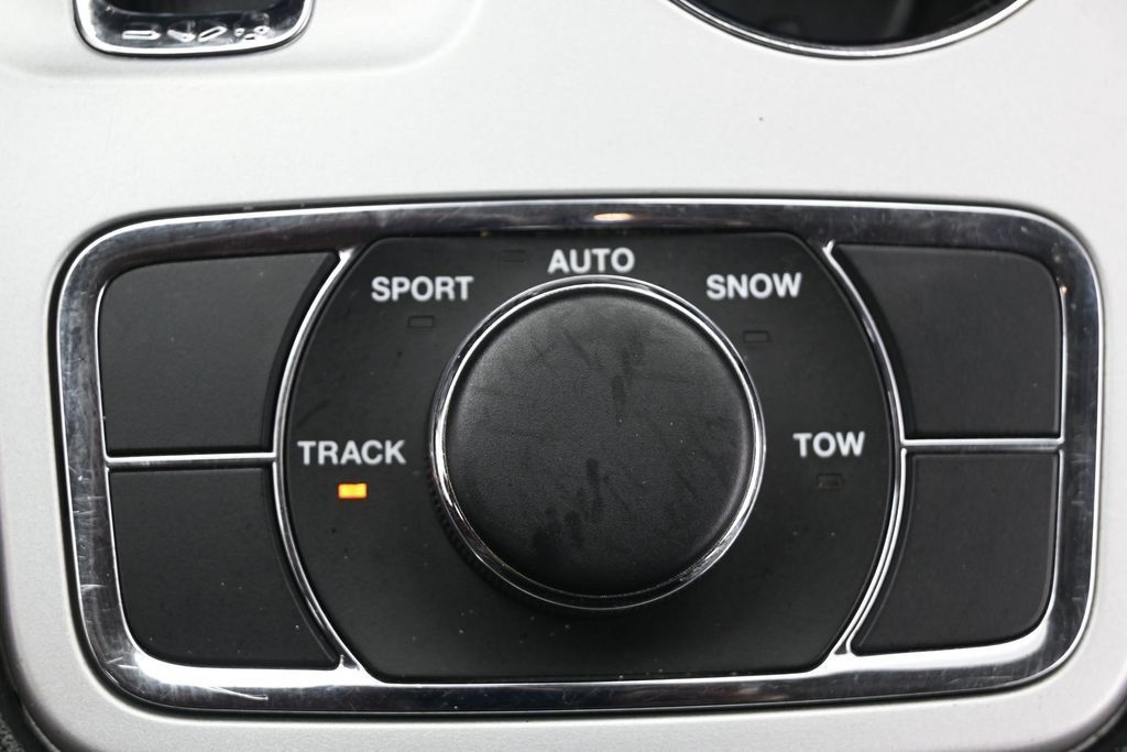 Used 2012 Jeep Grand Cherokee SRT8 w/ Luxury Group II AWD/4WD image 19