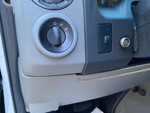 Used 2013 Ford E-250 and Econoline 250 w/ PWR Group image 37