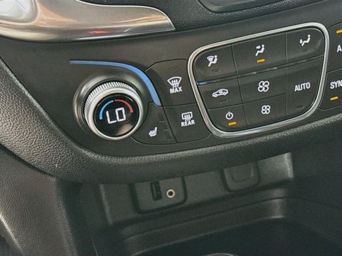 Used 2018 Chevrolet Equinox LT AWD/4WD image 16