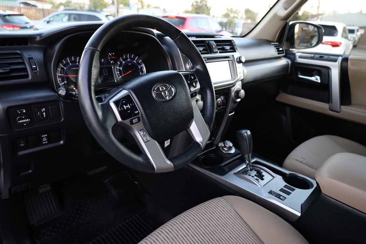 Used 2018 Toyota 4Runner SR5 AWD/4WD image 22