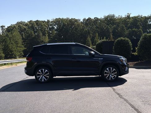 Used 2024 Volkswagen Taos SE FWD image 5