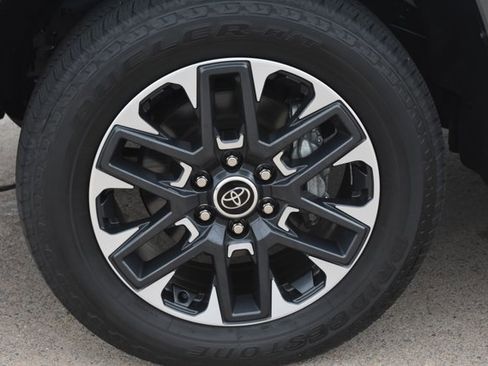 Used 2024 Toyota Tundra Limited AWD/4WD image 10