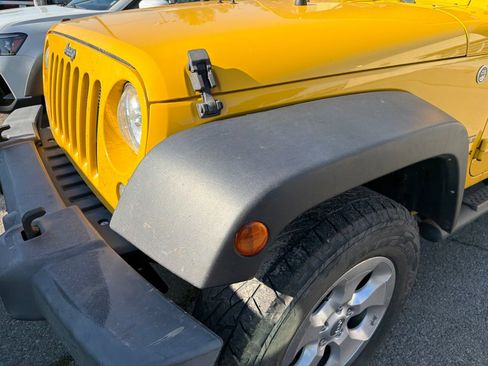 Used 2015 Jeep Wrangler Unlimited Sport w/ Quick Order Package 24S AWD/4WD image 2