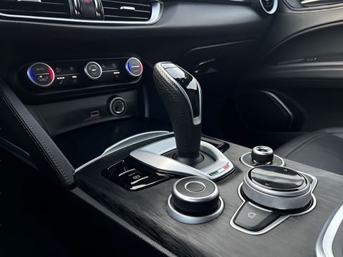 Used 2023 Alfa Romeo Stelvio Sprint RWD image 57
