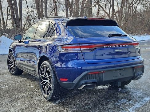Certified 2025 Porsche Macan image 3