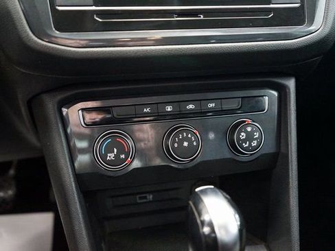 Used 2018 Volkswagen Tiguan S image 32