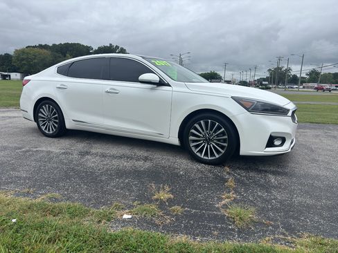 Used 2017 Kia Cadenza Premium w/ Luxury Package image 4