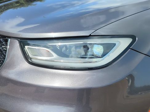 Used 2022 Chrysler Pacifica Touring-L FWD image 9