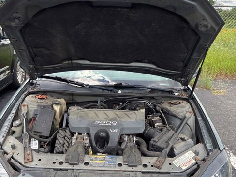 Used 2005 Pontiac Grand Prix GT w/ Leather Trim Package FWD image 22