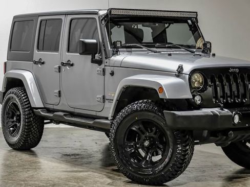Used 2015 Jeep Wrangler Unlimited Sahara image 11