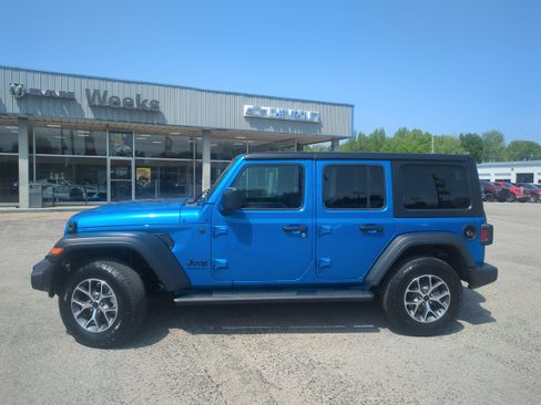 Used 2024 Jeep Wrangler Unlimited Sport AWD/4WD image 2