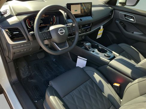 New 2026 Nissan Rogue Platinum image 16