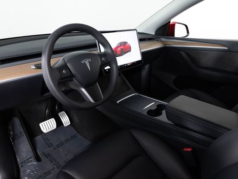 Used 2024 Tesla Model Y Performance image 13
