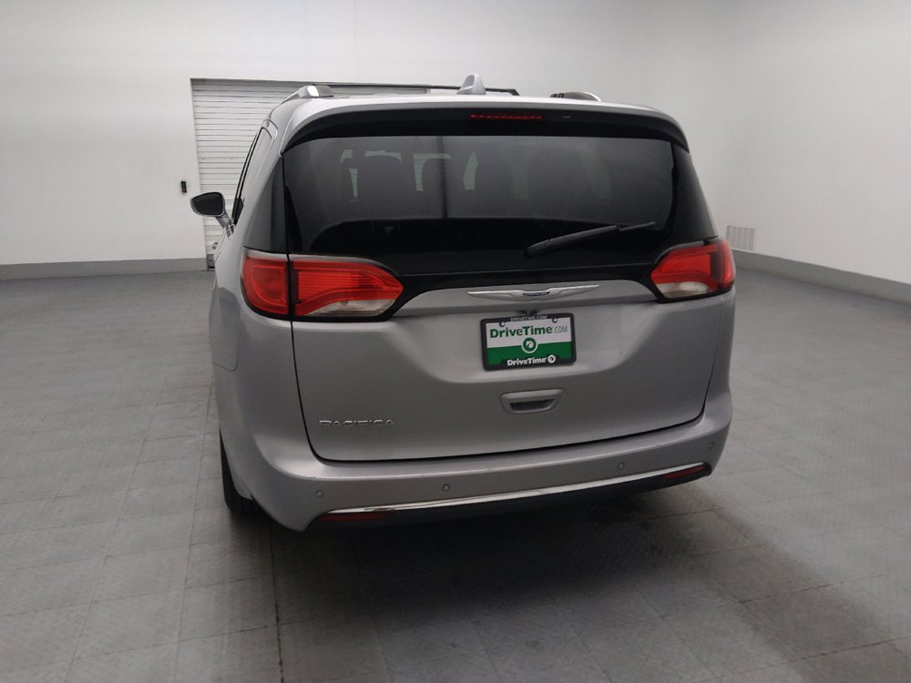 Used 2020 Chrysler Pacifica Touring-L FWD image 6