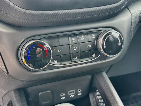 Used 2022 Chevrolet TrailBlazer LT w/ Confidence II Package FWD image 15