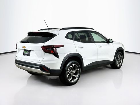 Used 2025 Chevrolet Trax LT w/ LT Convenience Package FWD image 9
