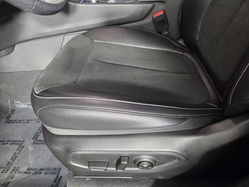 Used 2025 Jeep Grand Cherokee Altitude RWD image 11