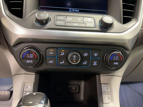 Used 2018 GMC Acadia SLT image 18