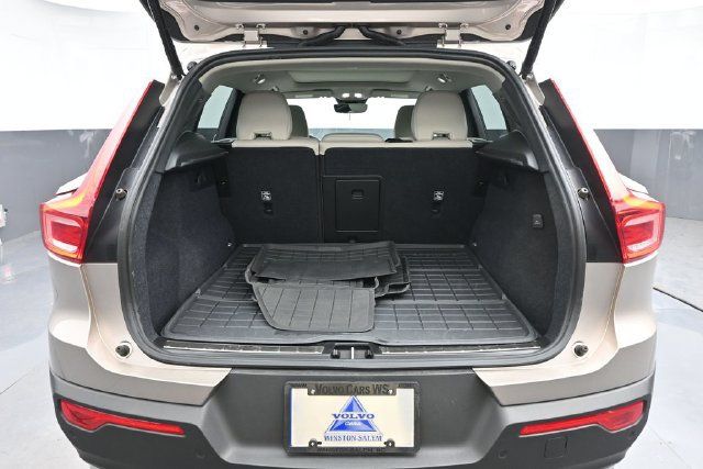 Used 2024 Volvo XC40 B5 Ultimate AWD/4WD image 27