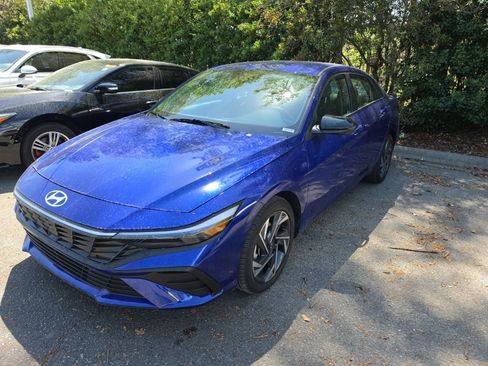 Used 2025 Hyundai Elantra Sport image 1