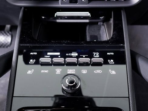 Used 2025 Porsche Cayenne image 15