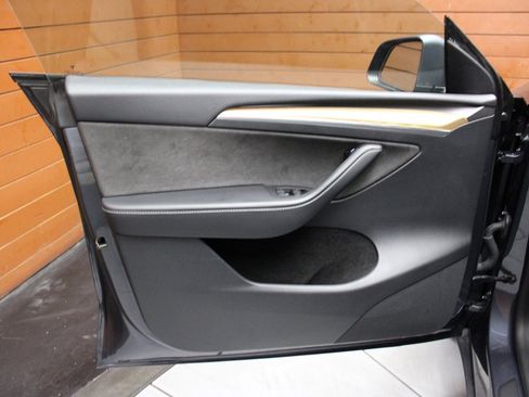 Used 2022 Tesla Model Y Performance image 35