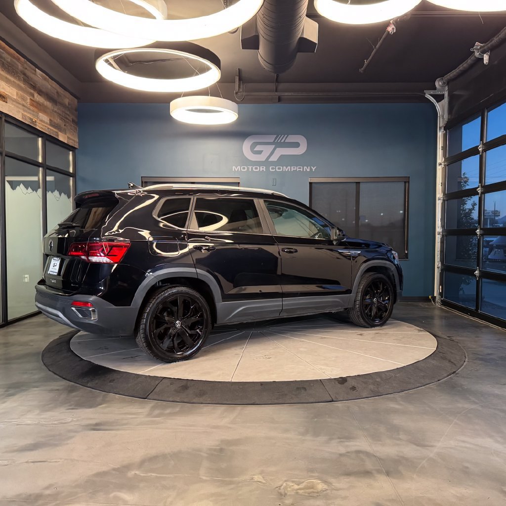 Used 2022 Volkswagen Taos SE AWD/4WD image 3