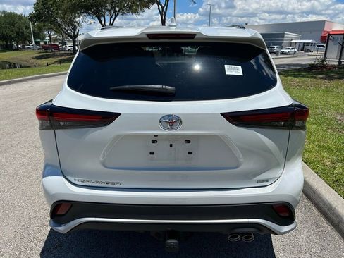 Certified 2024 Toyota Highlander XSE FWD image 5