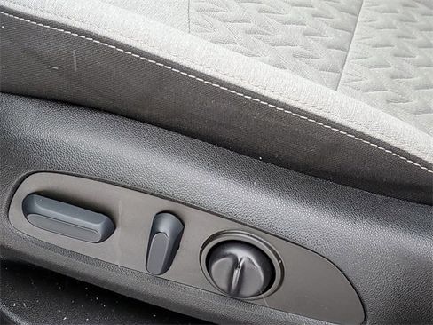 Used 2022 Chevrolet Equinox LS w/ LS Convenience Package image 6