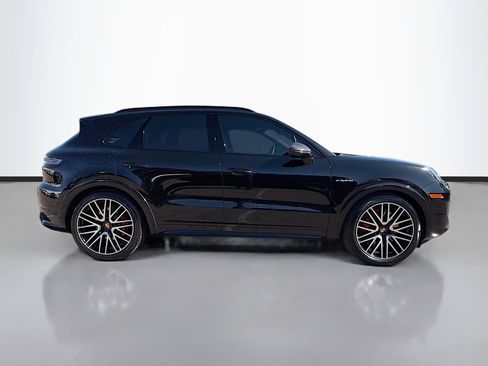 Used 2024 Porsche Cayenne Turbo image 6