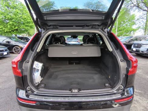Used 2019 Volvo XC60 T5 Momentum w/ Multimedia Package AWD/4WD image 10