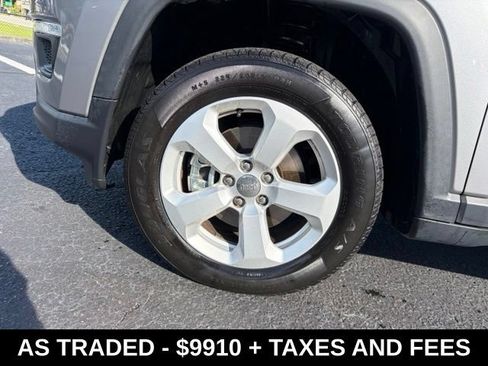 Used 2018 Jeep Compass Latitude w/ Popular Equipment Group AWD/4WD image 9