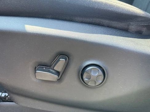 Used 2021 Chrysler Pacifica Touring w/ S Appearance Package FWD image 12