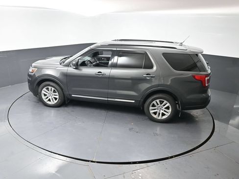 Used 2018 Ford Explorer XLT w/ Equipment Group 202A AWD/4WD image 18