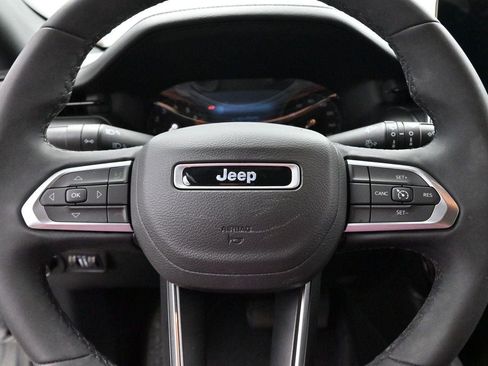 Used 2023 Jeep Compass Latitude AWD/4WD image 15