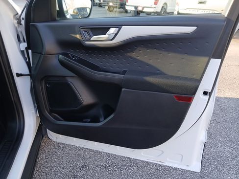 Used 2020 Ford Escape SE image 14