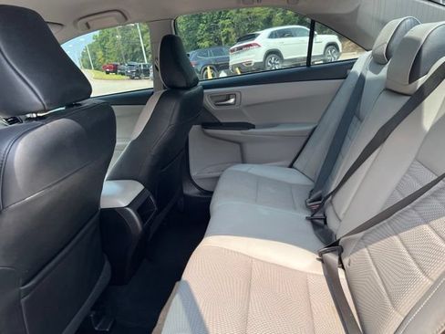 Used 2017 Toyota Camry SE FWD image 11