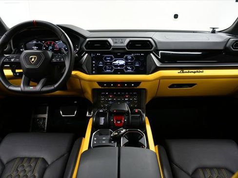 Used 2025 Lamborghini Urus SE AWD/4WD image 45