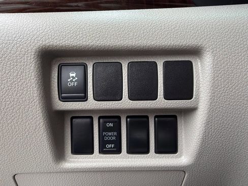 Used 2015 Nissan Quest SV image 24