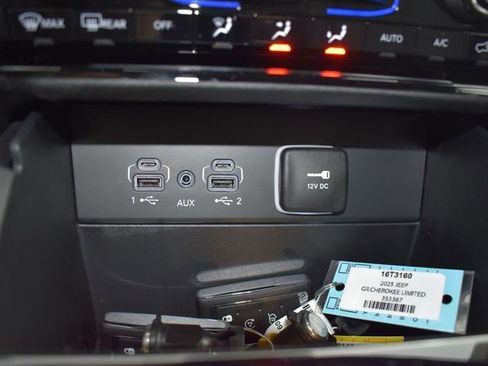 New 2025 Jeep Grand Cherokee Limited w/ Black Appearance Package image 27